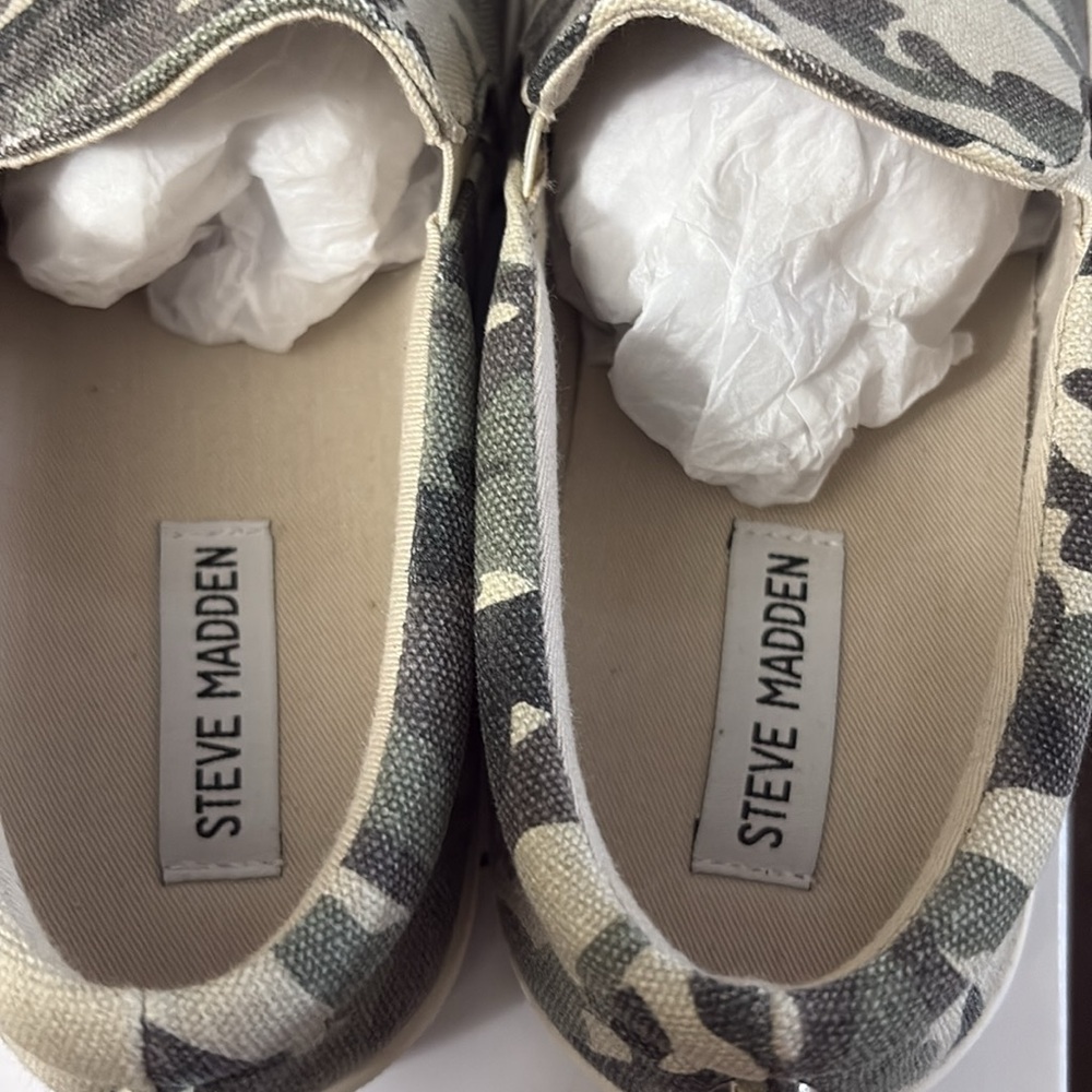 Steve Madden Women’s Gills-C Slip On Sneaker EUC - Picture 5 of 10